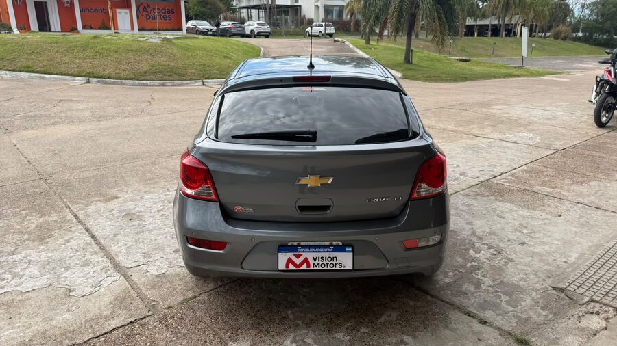 CHEVROLET  CRUZE 1.8 5 PTAS LT. Recibo vehículo menor y mayor valor