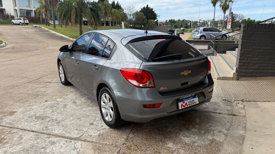 CHEVROLET  CRUZE 1.8 5 PTAS LT. Recibo vehículo menor y mayor valor