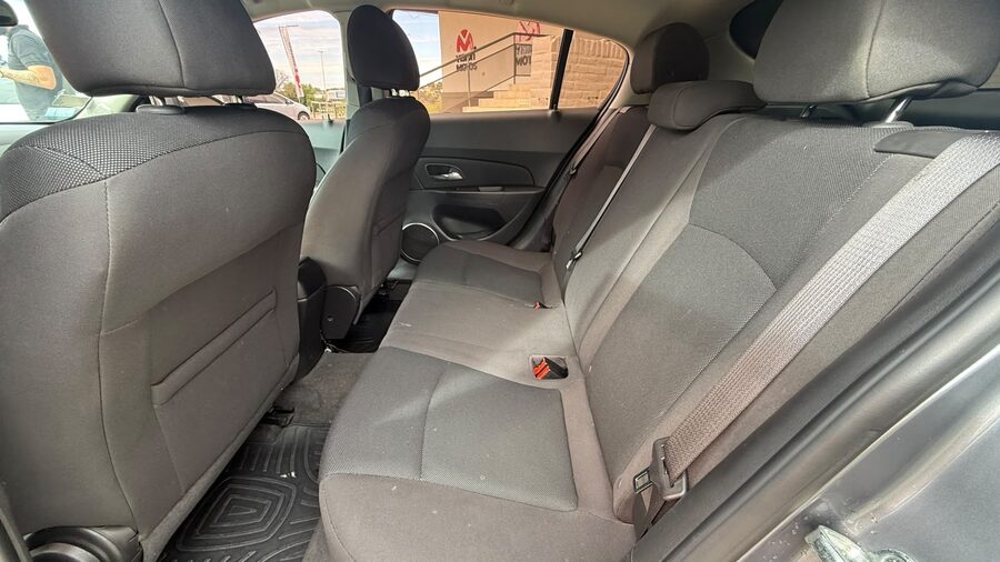 CHEVROLET  CRUZE 1.8 5 PTAS LT. Recibo vehículo menor y mayor valor