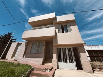 Alquiler Casa 3 Dormitorios Con Cochera Calle Ezpeleta