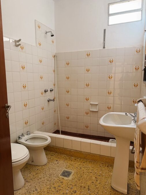 Alquiler Casa 3 Dormitorios Con Cochera Calle Ezpeleta