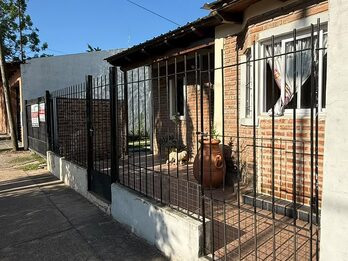 ZONA AV. ZANNI Y LARRALDE - CASA 3 DORMITORIOS | USD 72.000