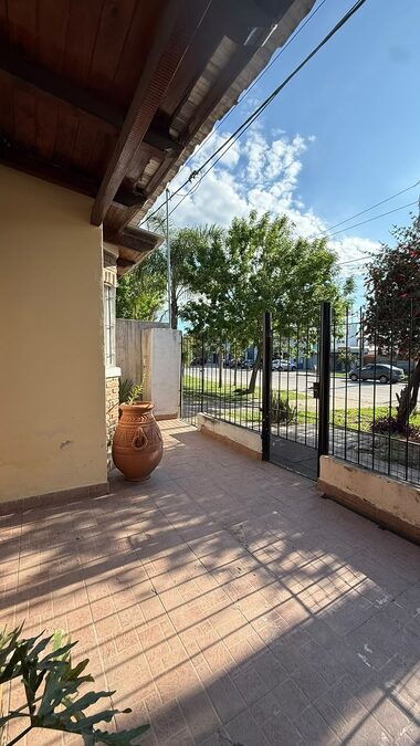 ZONA AV. ZANNI Y LARRALDE - CASA 3 DORMITORIOS | USD 72.000
