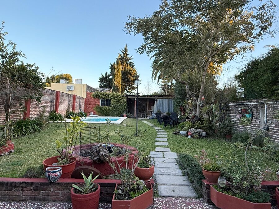 ZONA NEWBERY Y ZANNI - CASA + DPTO 1 DORMITORIO EN VENTA