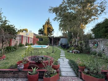 ZONA NEWBERY Y ZANNI - CASA + DPTO 1 DORMITORIO EN VENTA