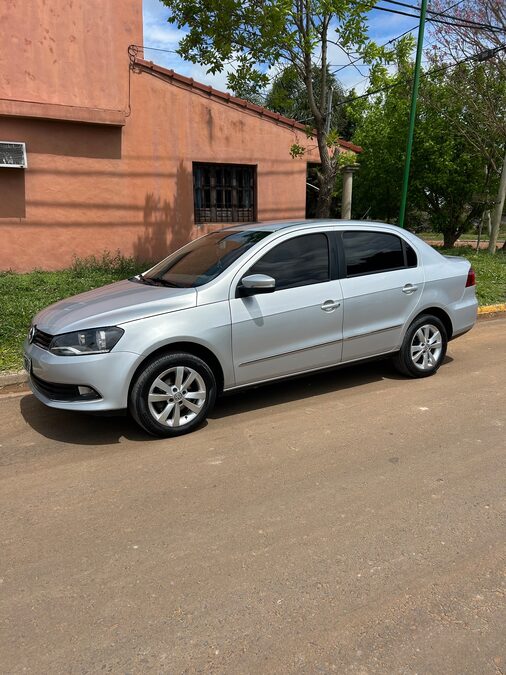 VOLKSWAGEN VOYAGE HIGHLINE 2013