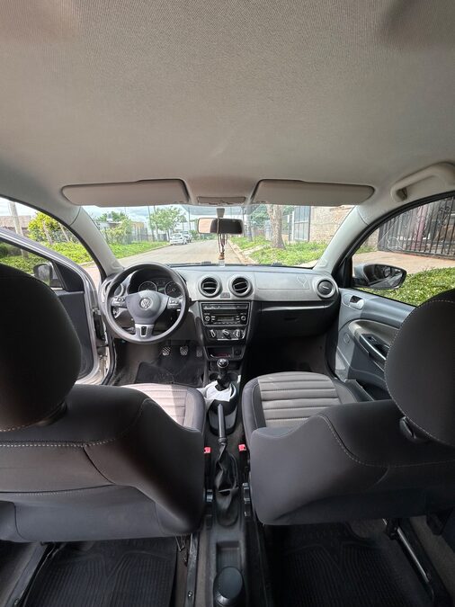 VOLKSWAGEN VOYAGE HIGHLINE 2013