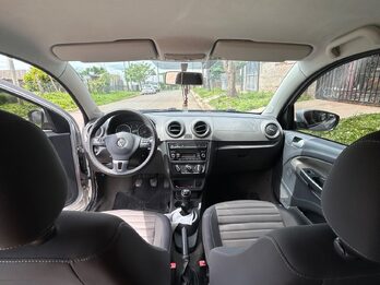 VOLKSWAGEN VOYAGE HIGHLINE 2013