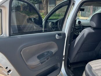 VOLKSWAGEN VOYAGE HIGHLINE 2013