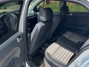 VOLKSWAGEN VOYAGE HIGHLINE 2013