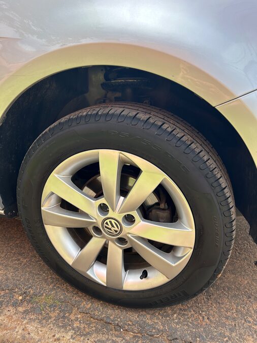 VOLKSWAGEN VOYAGE HIGHLINE 2013