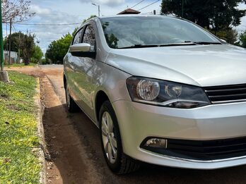VOLKSWAGEN VOYAGE HIGHLINE 2013