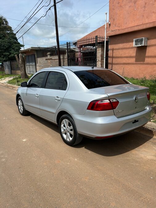 VOLKSWAGEN VOYAGE HIGHLINE 2013