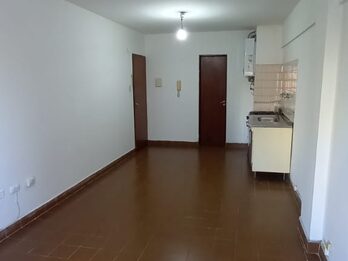 Alquila Amplio Monoambiente calle Santago del Estero 55