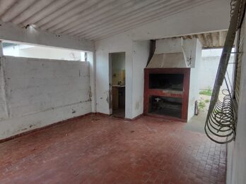 Alquila Amplia Casa calle Gdor Antelo