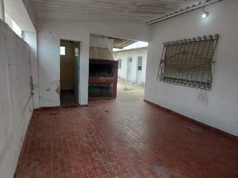Alquila Amplia Casa calle Gdor Antelo