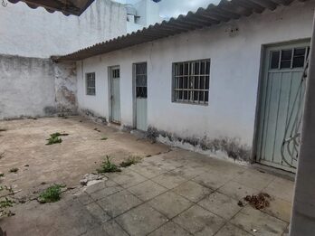 Alquila Amplia Casa calle Gdor Antelo