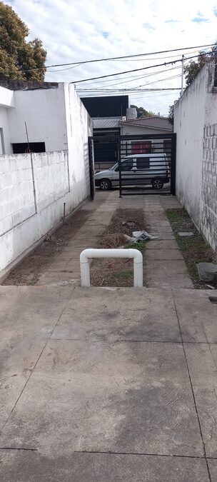 Alquila Casa interna calle Gdor. Antelo