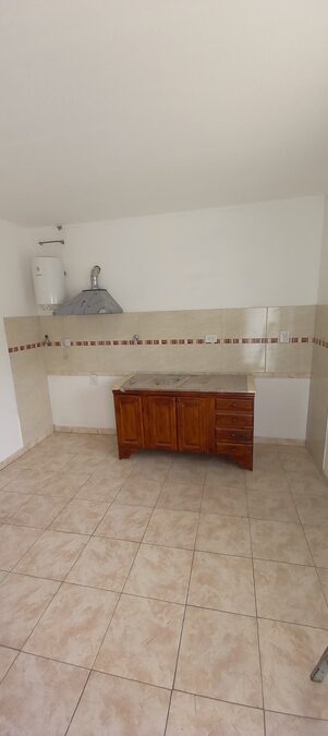 Alquila Casa interna calle Gdor. Antelo