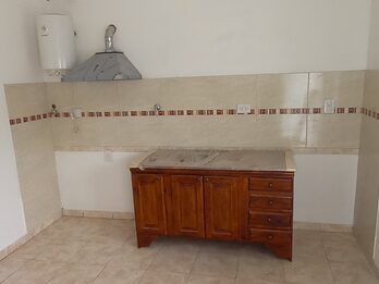 Alquila Casa interna calle Gdor. Antelo