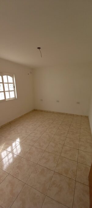 Alquila Casa interna calle Gdor. Antelo