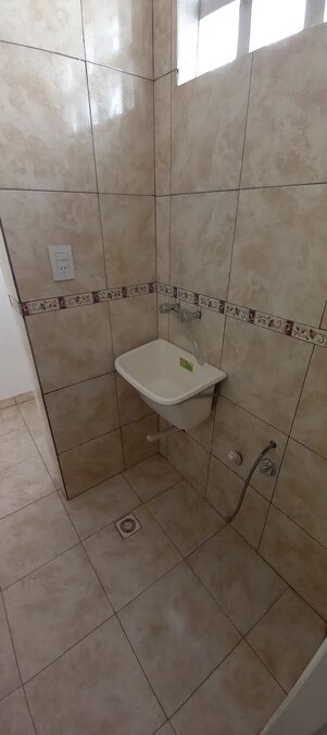 Alquila Casa interna calle Gdor. Antelo