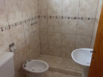 Alquila Casa interna calle Gdor. Antelo